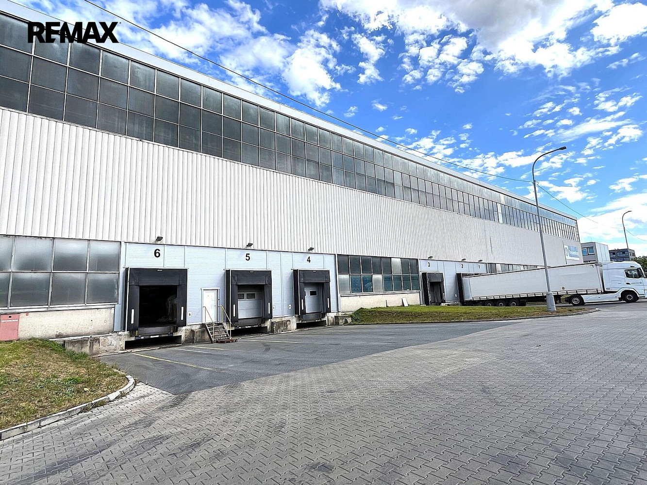 Pronájem skladovacích prostor 10 500 m² – fotografie 2