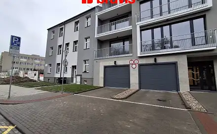 Pronájem garážového stání v bytovém domě Rybářka, ulice Rybářská, Brno - Staré Brno., Rybářská, Brno - Staré Brno