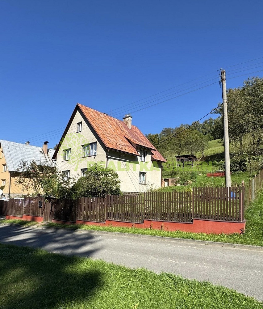 Prodej domu 200 m² s pozemkem 992 m²