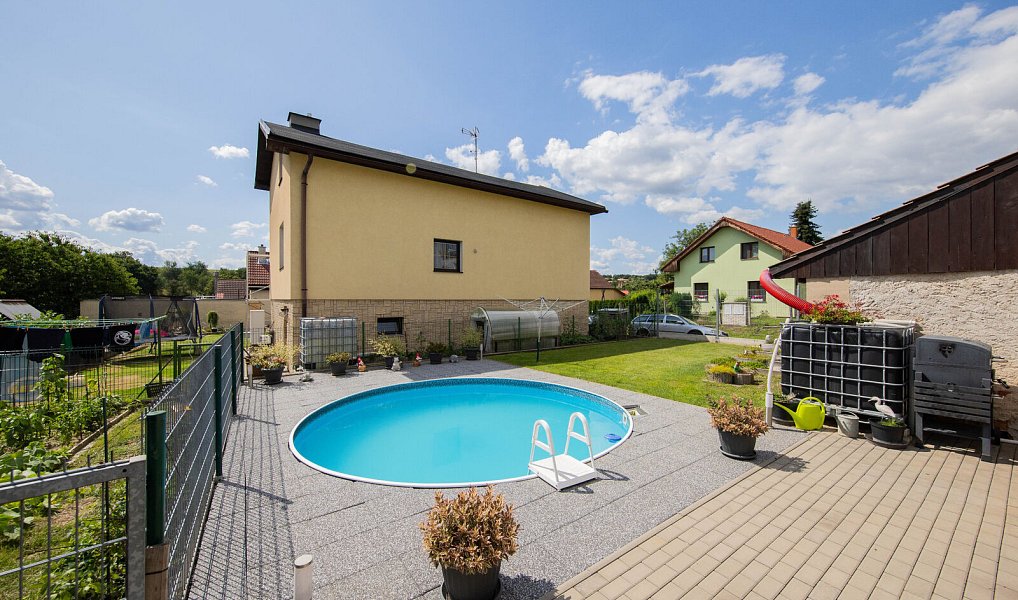Prodej domu 200 m² s pozemkem 535 m², Tismice – náhled fotky 2