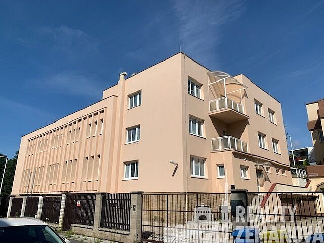 Pronájem kanceláře 347 m² – fotografie 4
