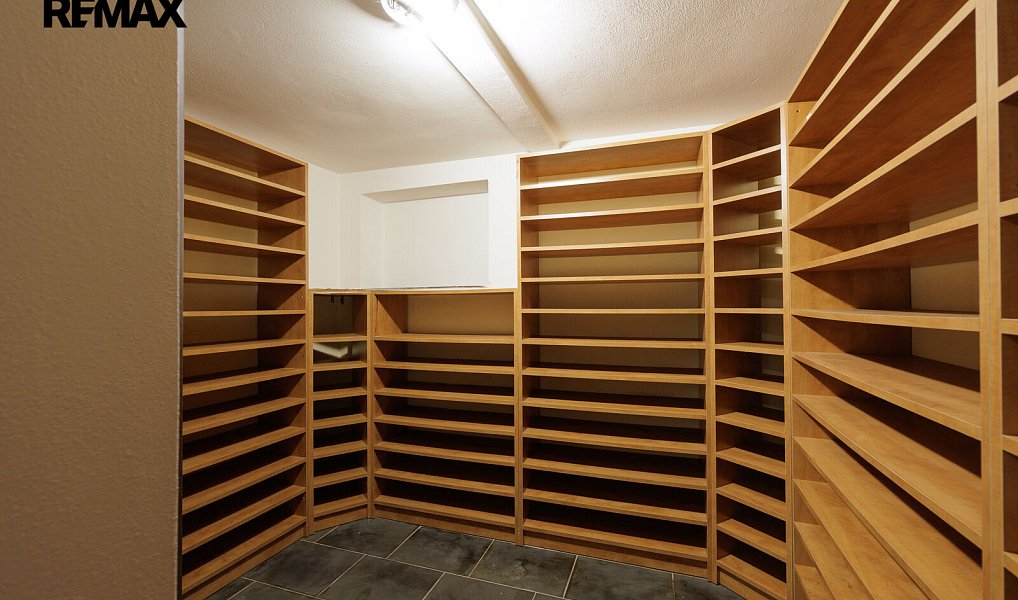 Prodej domu 520 m² s pozemkem 764 m², Roztoky – náhled fotky 37