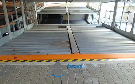 Pronájem garážové stání, 11 m2 - Pardubice, Bělehradská, Pardubice - Polabiny