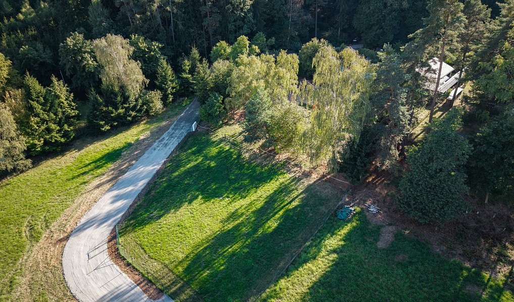 Prodej stavebního pozemku 586 m², Kytín – náhled fotky 3