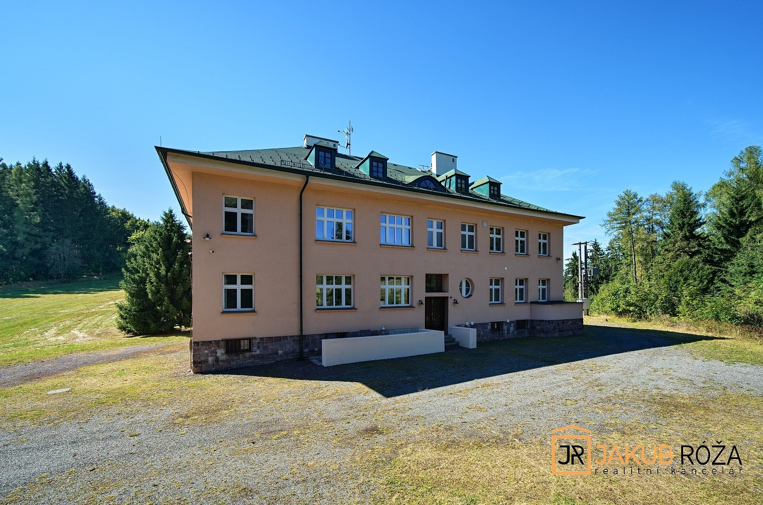 Prodej ubytovacího objektu 1 333 m² – fotografie 5
