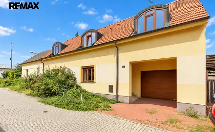 Pronájem domu 211 m² s pozemkem 401 m², Strojická, Praha 9 - Vinoř