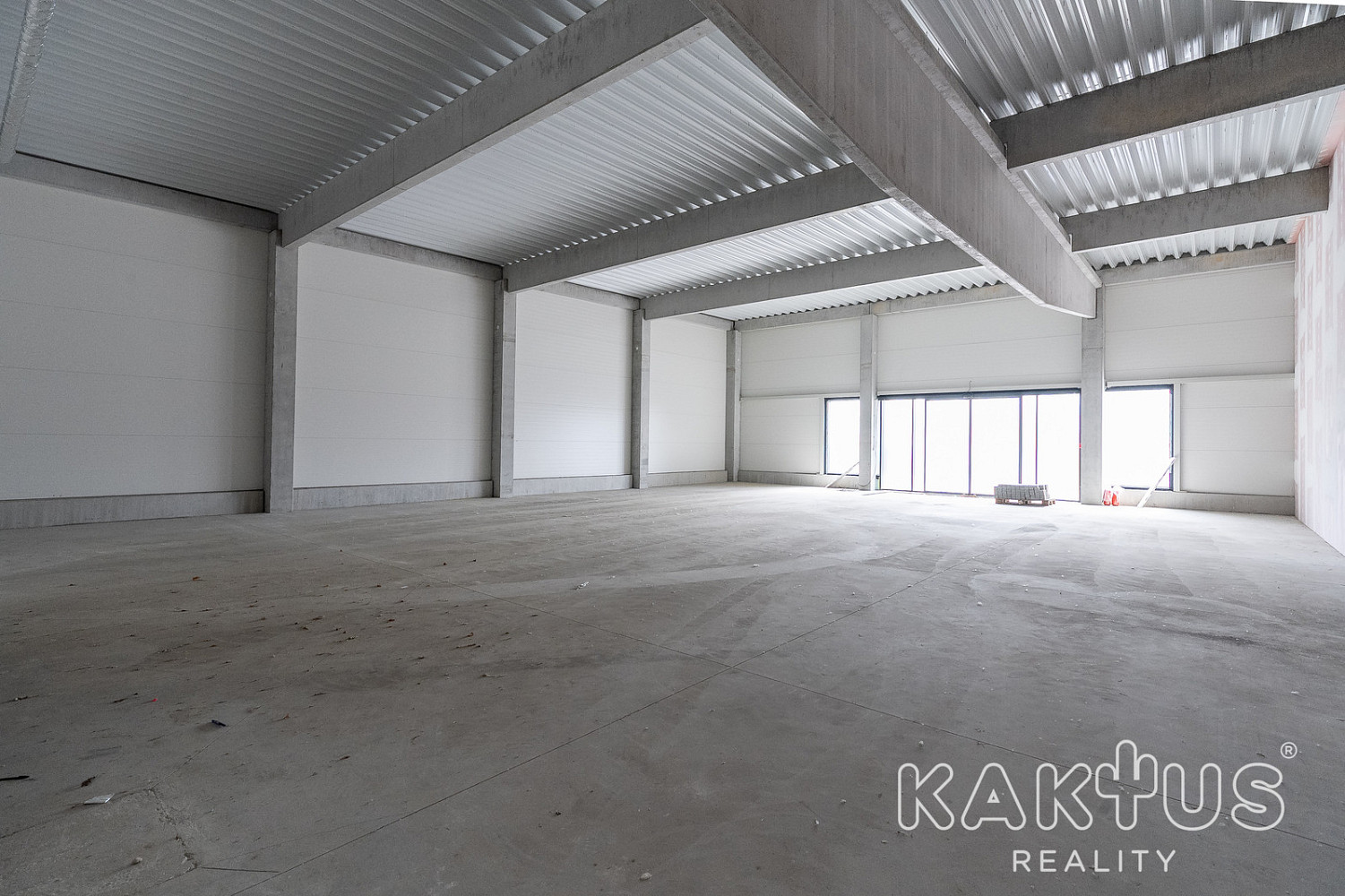 Pronájem obchodních prostor 303 m² — photo 3