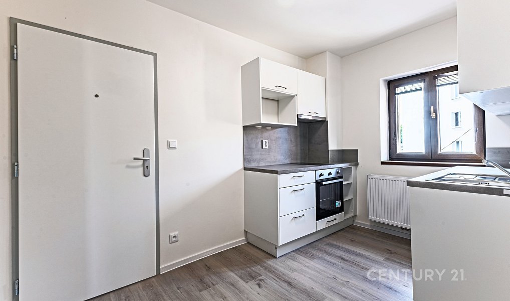 Pronájem bytu 1+1 31 m², Kladno – náhled fotky 2