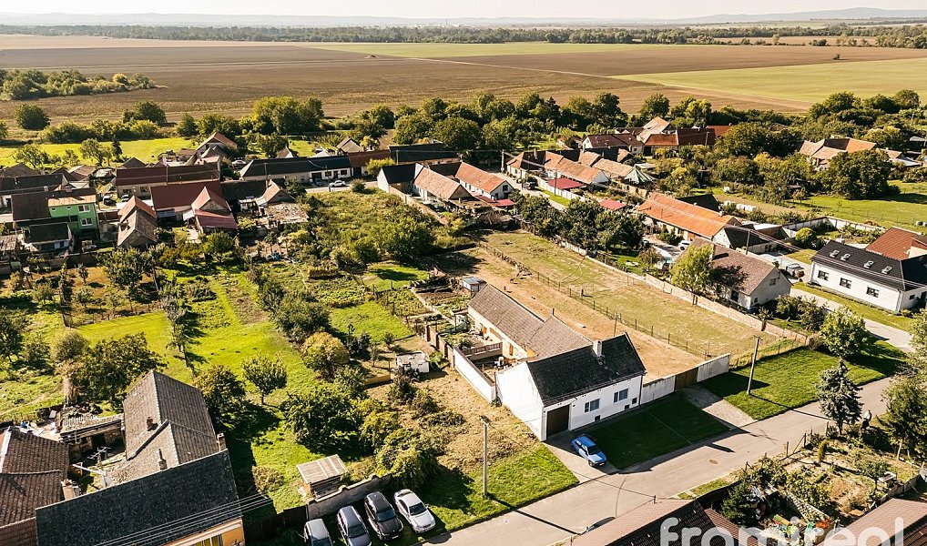Prodej stavebního pozemku 1 033 m², Dyjákovice – náhled fotky 7