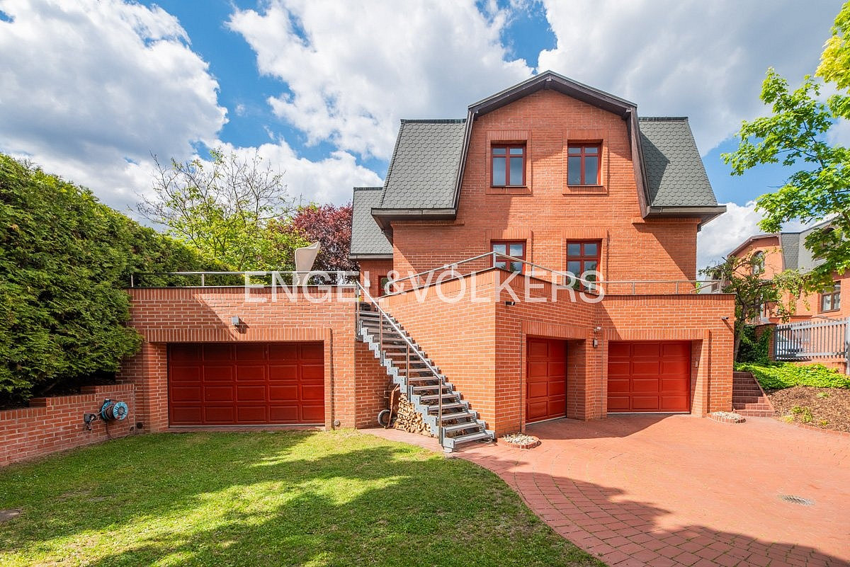 Prodej domu 385 m² s pozemkem 727 m²