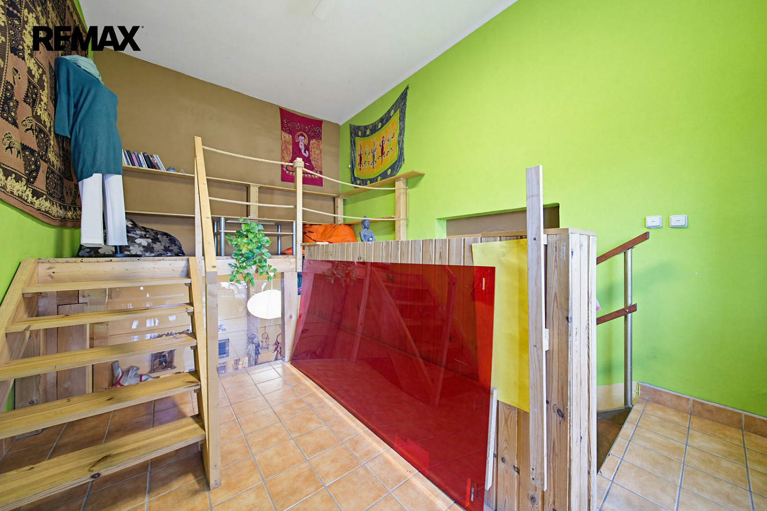 Prodej obchodních prostor 142 m² — photo 2