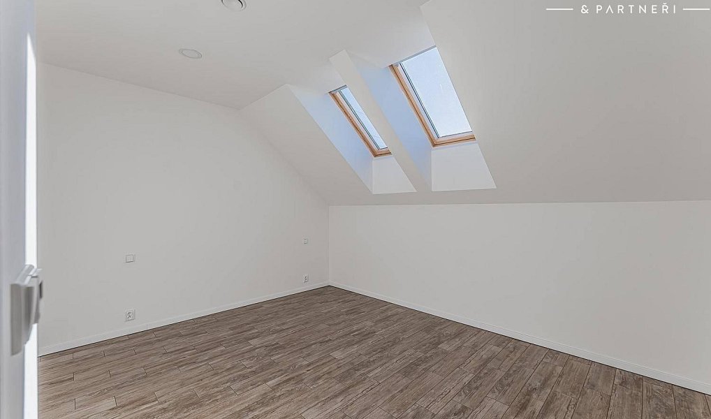 Prodej domu 150 m² s pozemkem 213 m², Dříteč – náhled fotky 22
