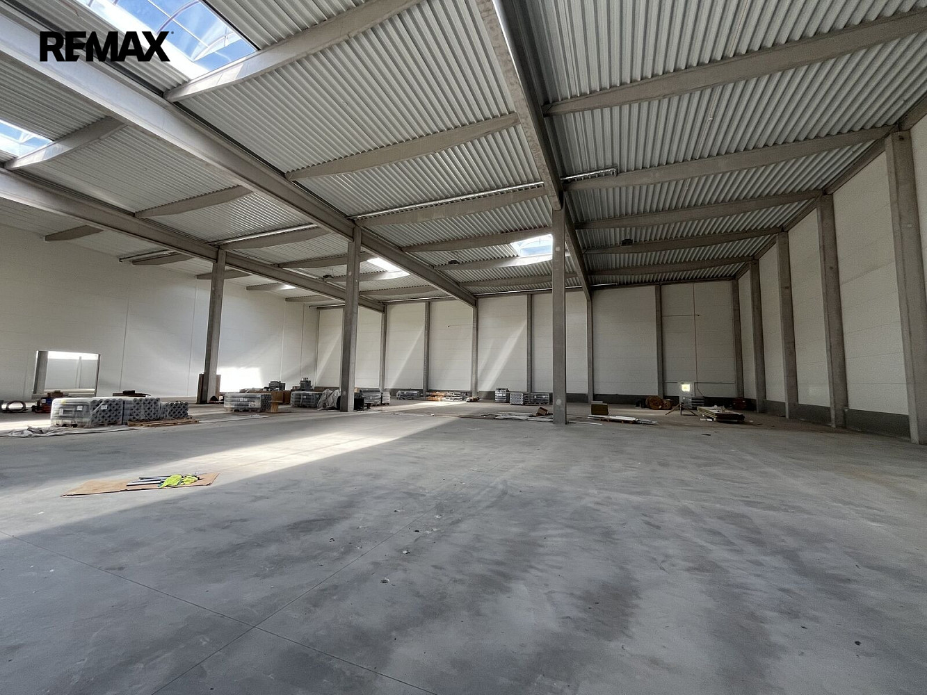 Pronájem skladovacích prostor 1 169 m²