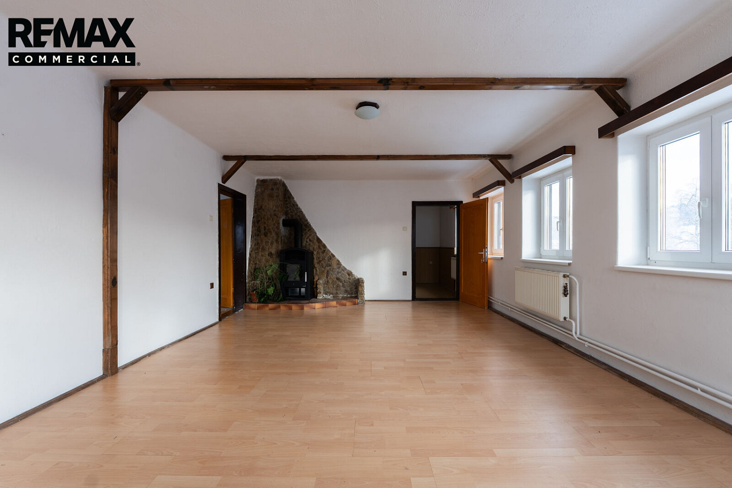 Commercial property, 1277 m²