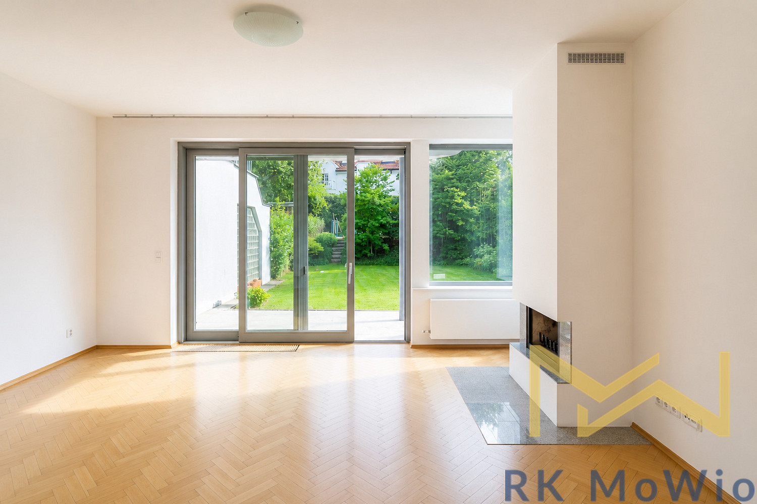 Pronájem domu 230 m² s pozemkem 550 m² — photo 2