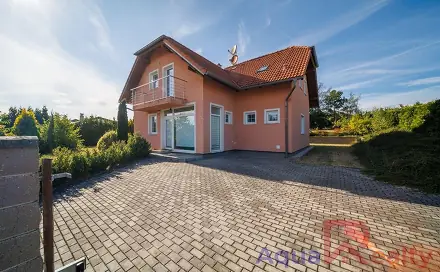 Prodej domu 206 m² s pozemkem 907 m², Nová Role - Mezirolí, okres Karlovy Vary