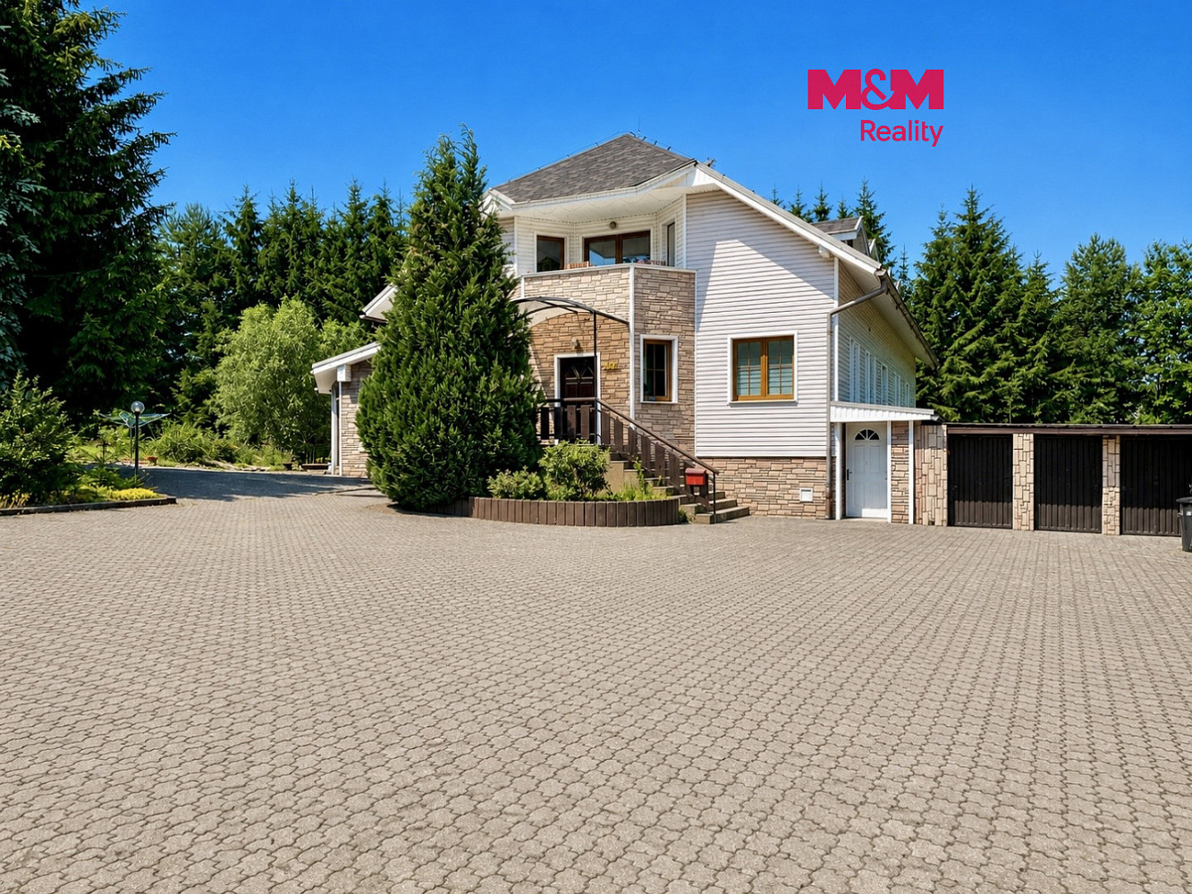 Prodej domu 737 m² s pozemkem 3 827 m²