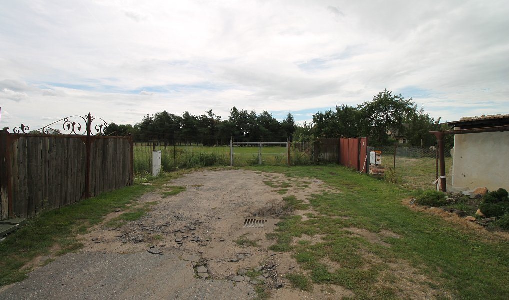 Prodej stavebního pozemku 2 358 m², Sány – náhled fotky 5