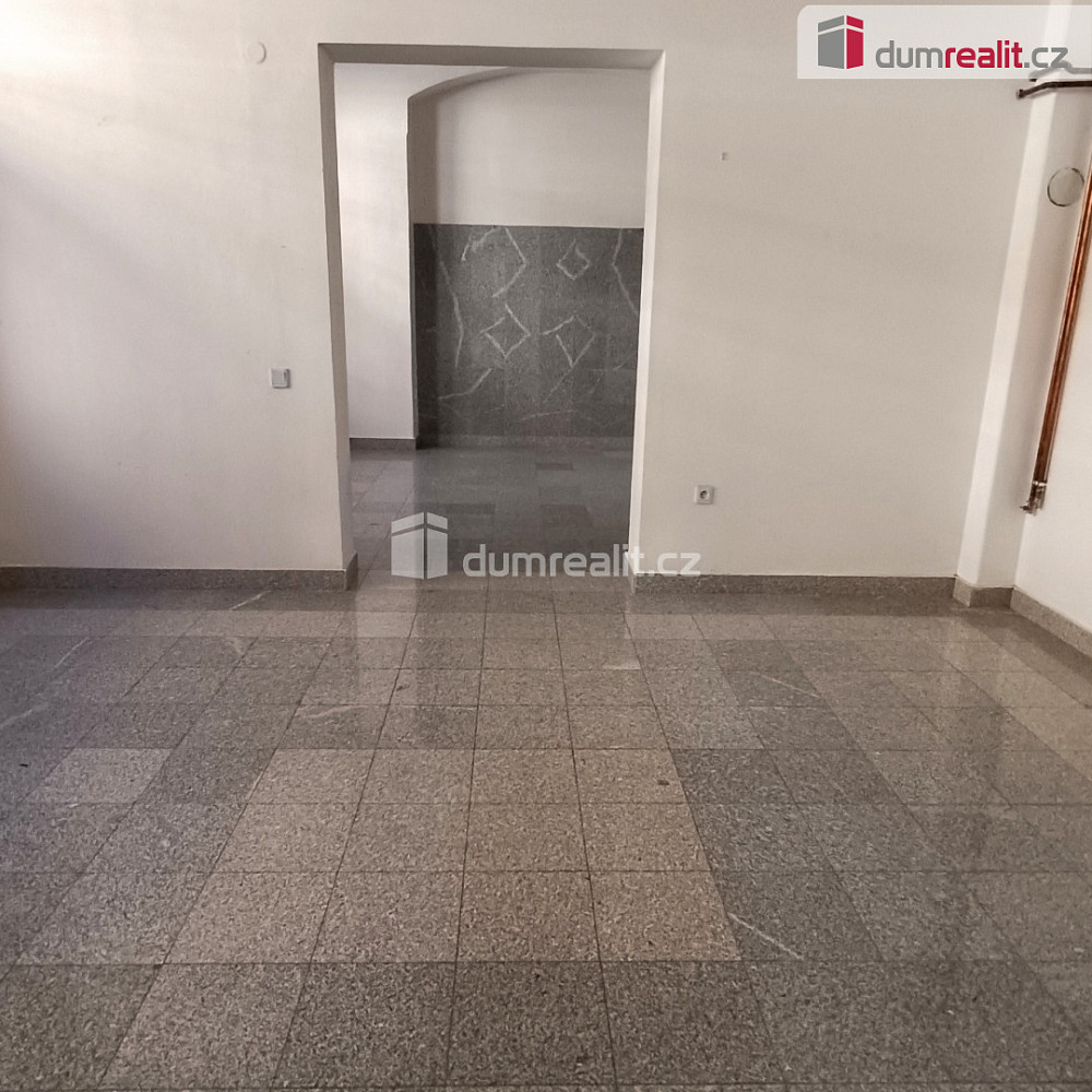 Pronájem kanceláře 71 m² — photo 2