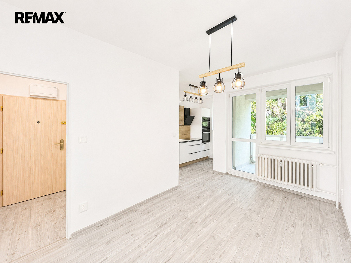 Pronájem bytu 4+kk 79 m² — photo 2