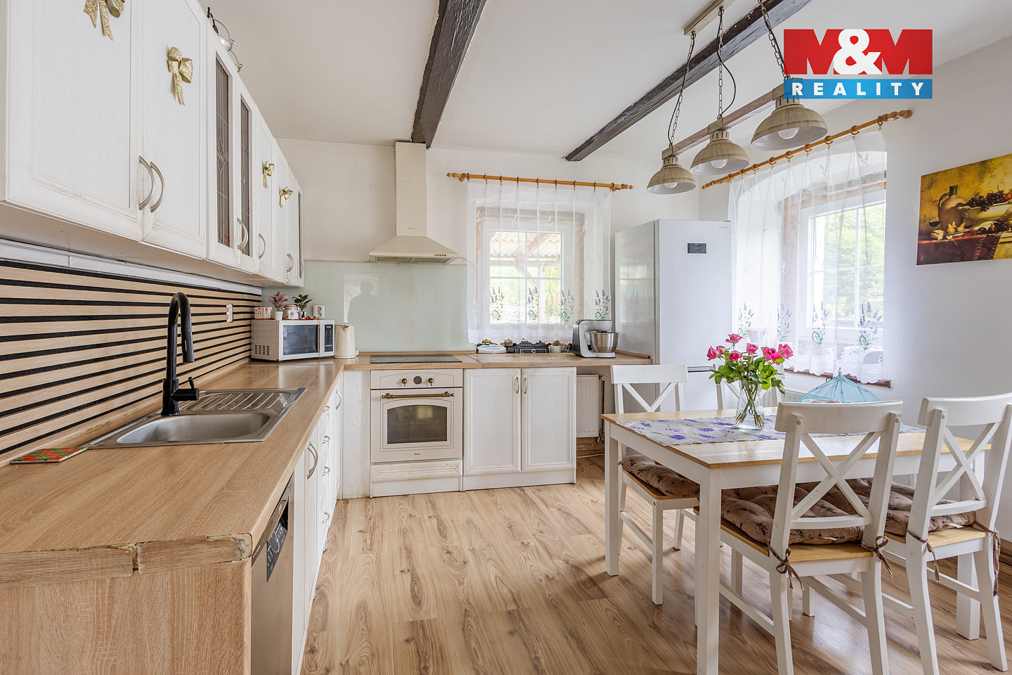 Prodej domu 250 m² s pozemkem 928 m² – fotografie 2