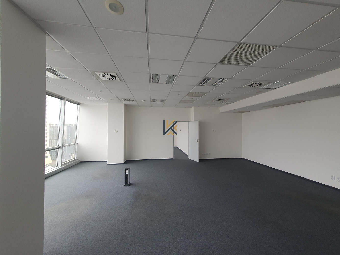 Pronájem kanceláře 28 m² — photo 3