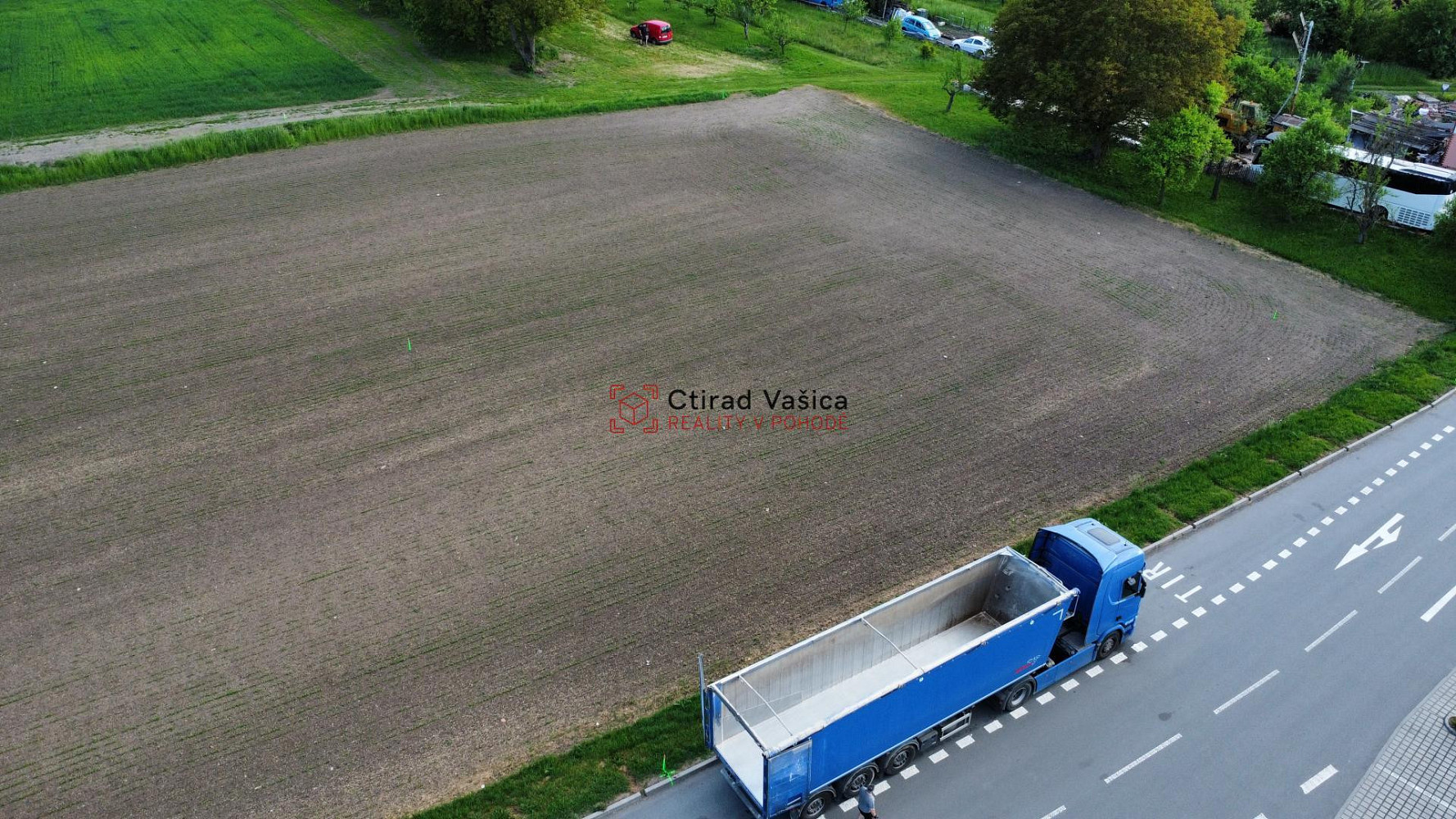 Prodej komerčního pozemku 2 048 m² – fotografie 4