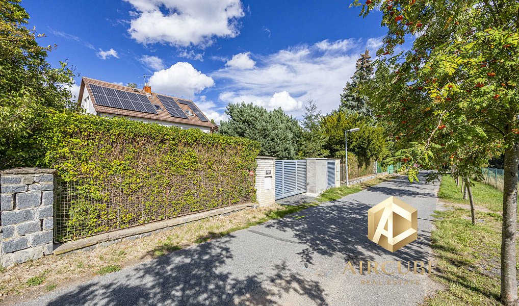 Prodej stavebního pozemku 1 211 m², Kamenice – náhled fotky 10