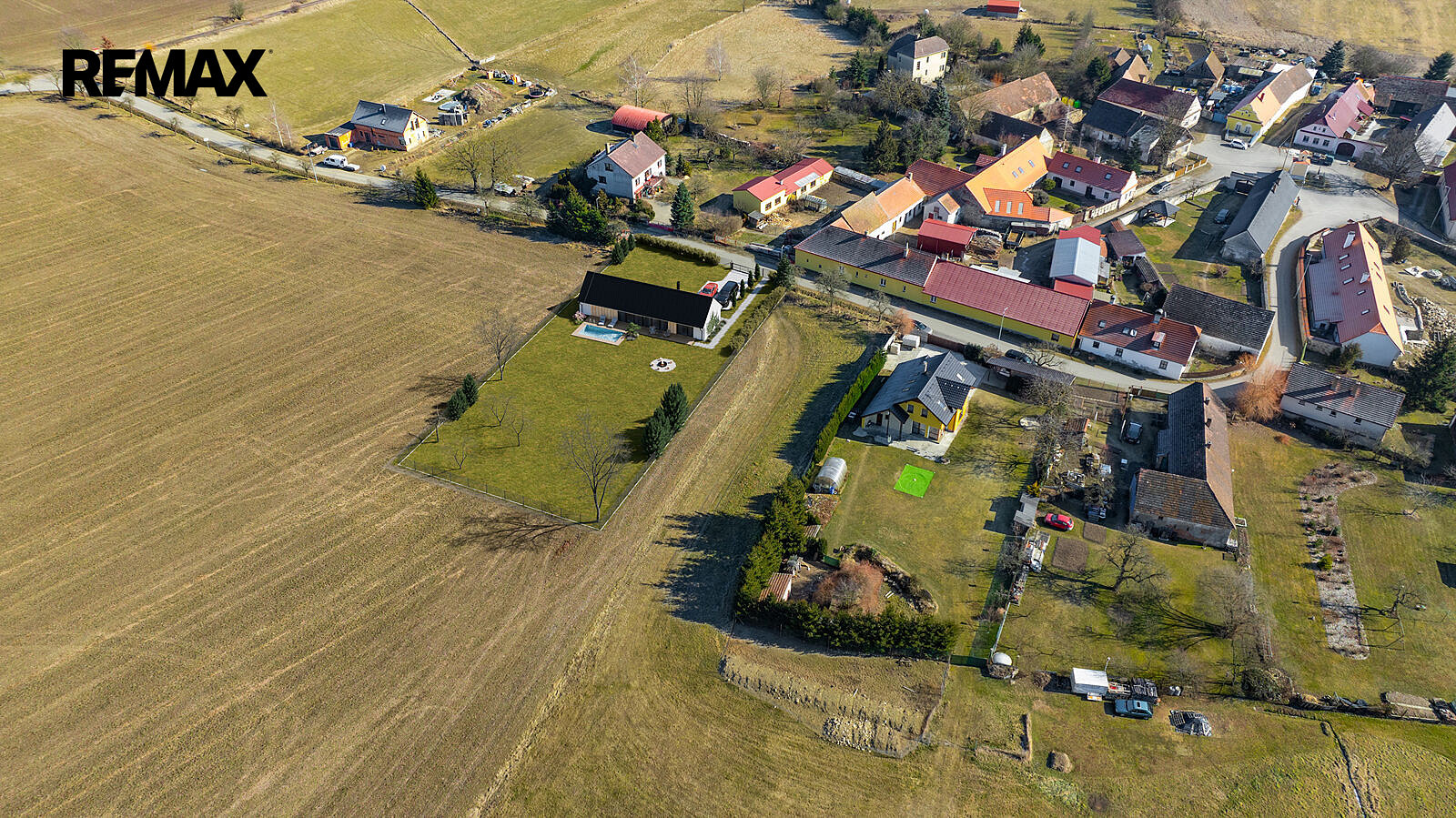 Prodej stavebního pozemku 1 877 m² – fotografie 3