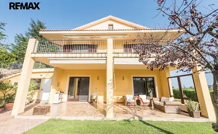 Prodej domu 304 m² s pozemkem 2 240 m², Montesilvano, Provincie Pescara, Itálie