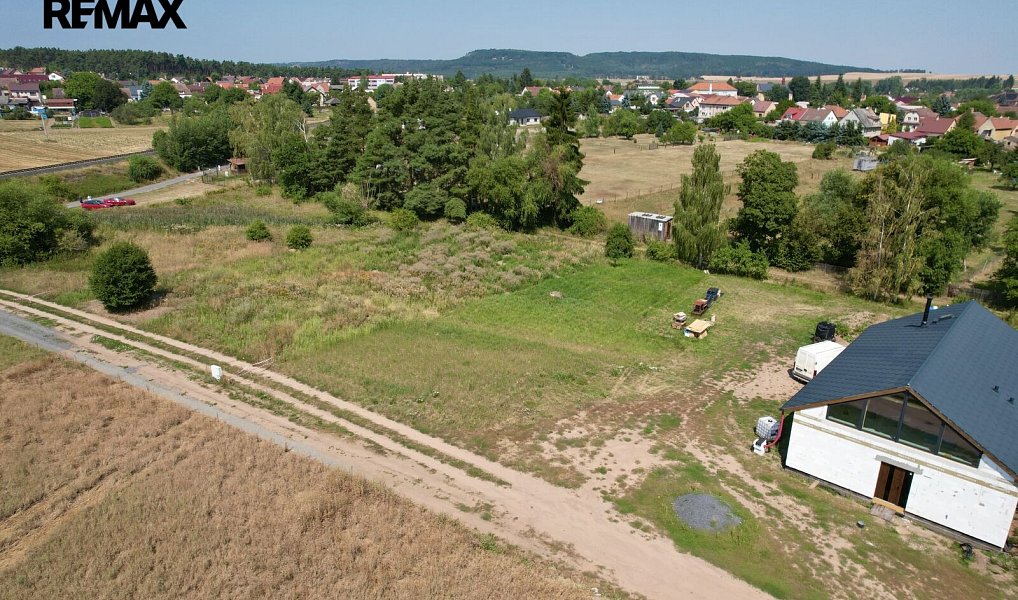 Prodej stavebního pozemku 1 268 m², Vroutek – náhled fotky 8