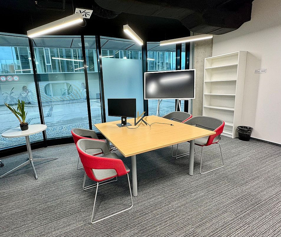 Pronájem obchodních prostor 194 m²