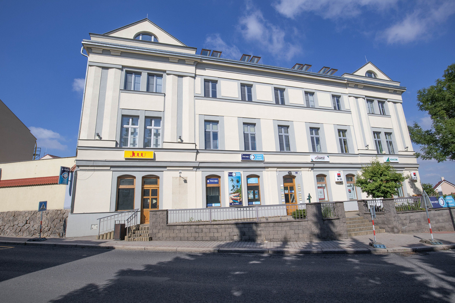 Pronájem obchodních prostor 61 m² – fotografie 2