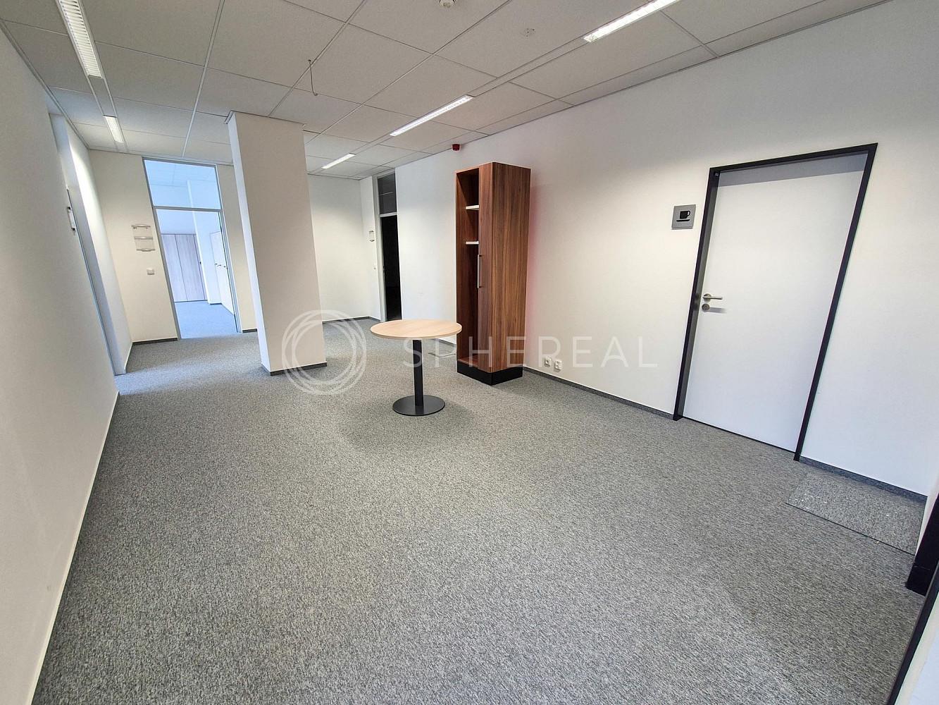Pronájem kanceláře 457 m² – fotografie 2