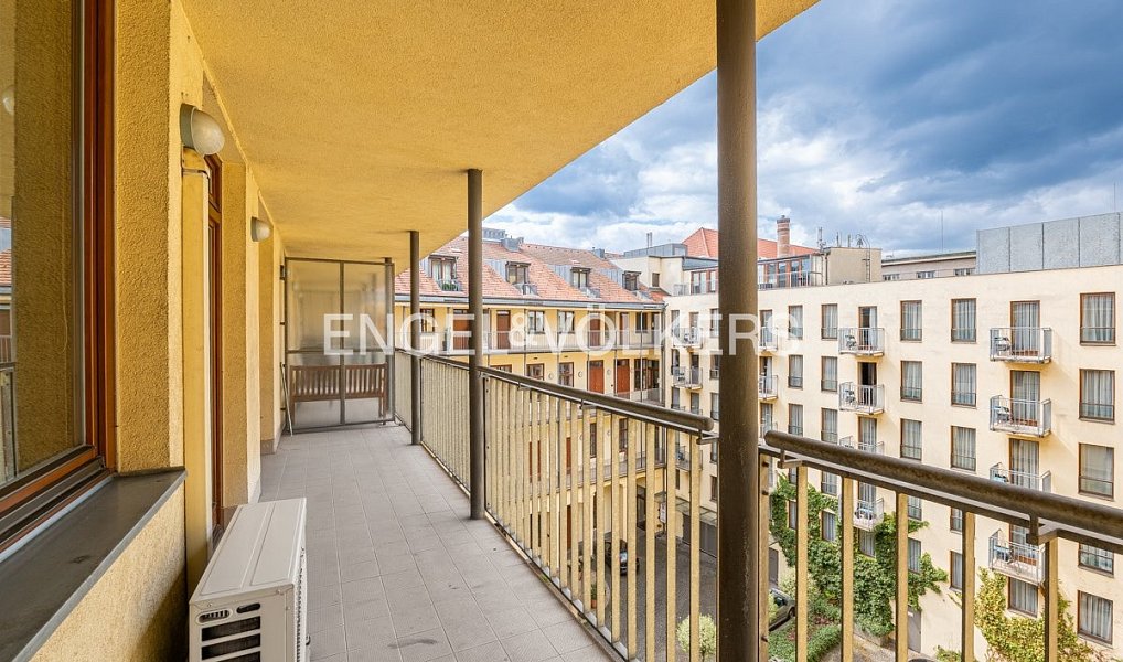 Pronájem bytu 4+1 147 m², Praha – náhled fotky 3