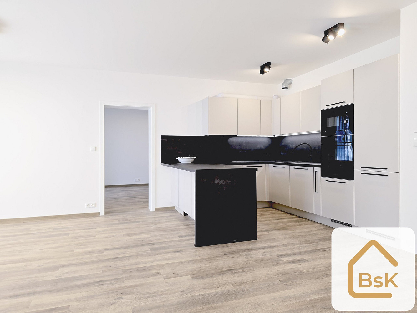 Pronájem bytu 3+kk 98 m² — photo 3