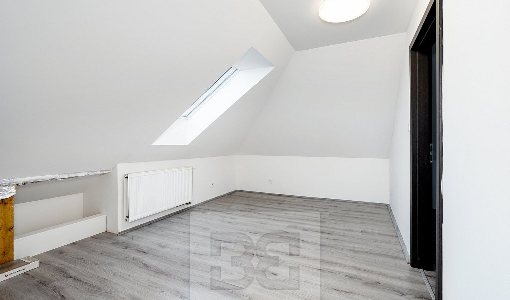 Prodej domu 262 m² s pozemkem 2 154 m², Králův Dvůr – náhled fotky 27