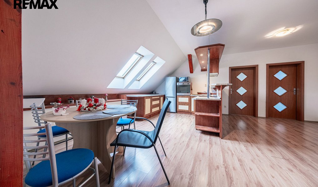 Prodej domu 350 m² s pozemkem 1 872 m², Spořice – náhled fotky 28