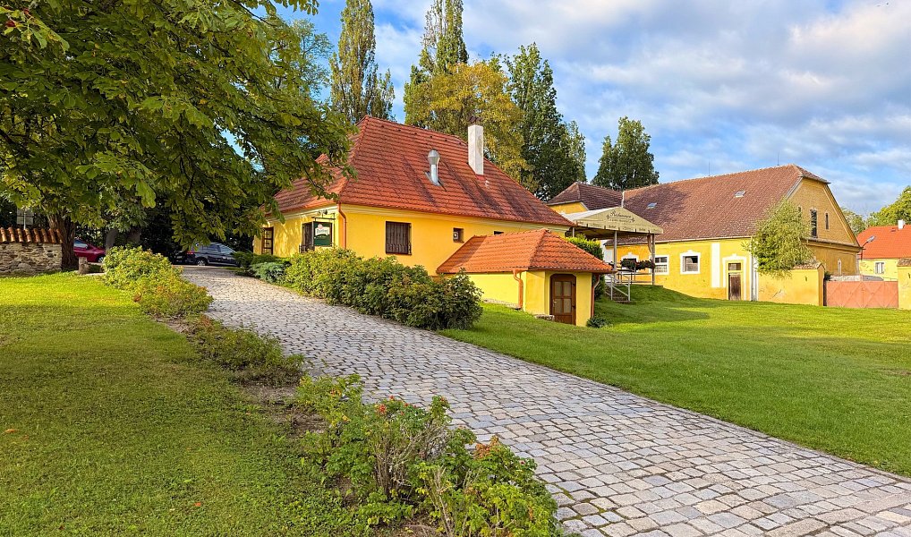 Prodej restaurace 176 m², Netolice – náhled fotky 2