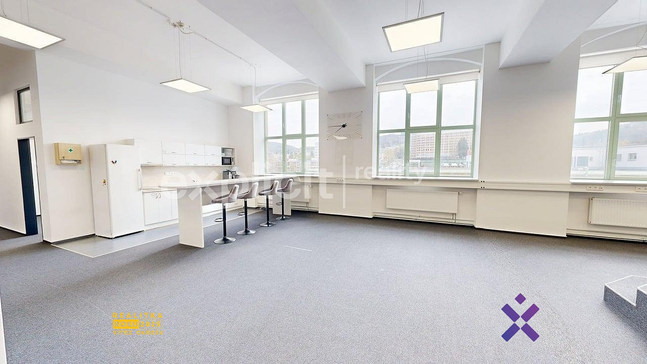 Pronájem kanceláře 421 m²