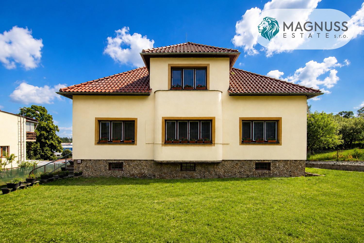 Prodej domu 297 m² s pozemkem 2 112 m²