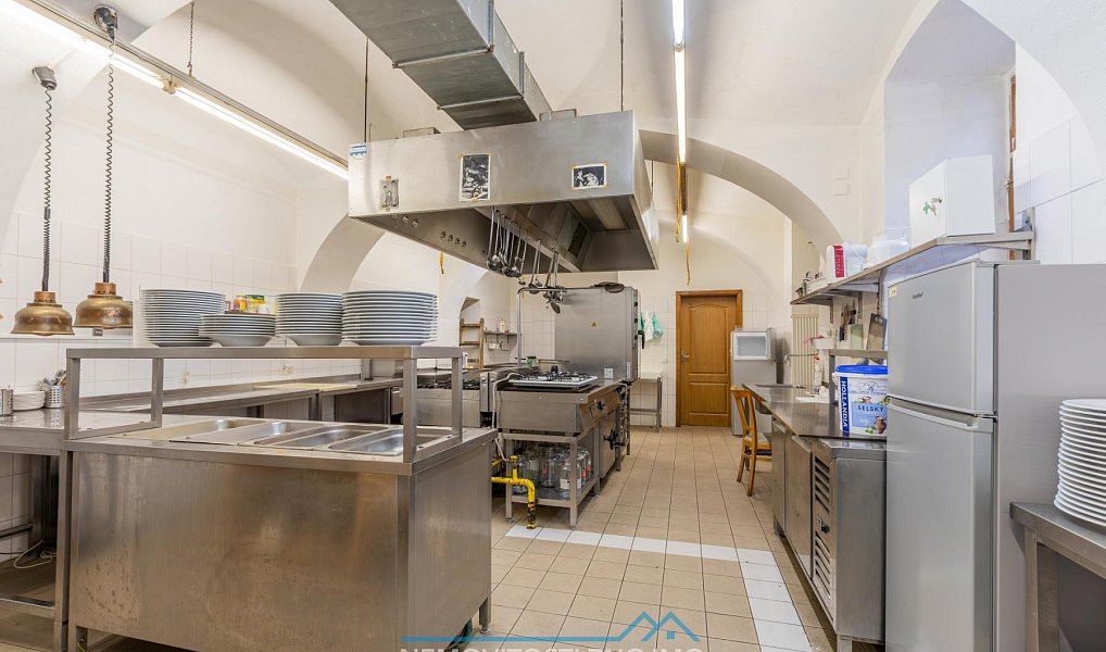 Prodej domu 911 m² s pozemkem 1 785 m², Vranov nad Dyjí – náhled fotky 28