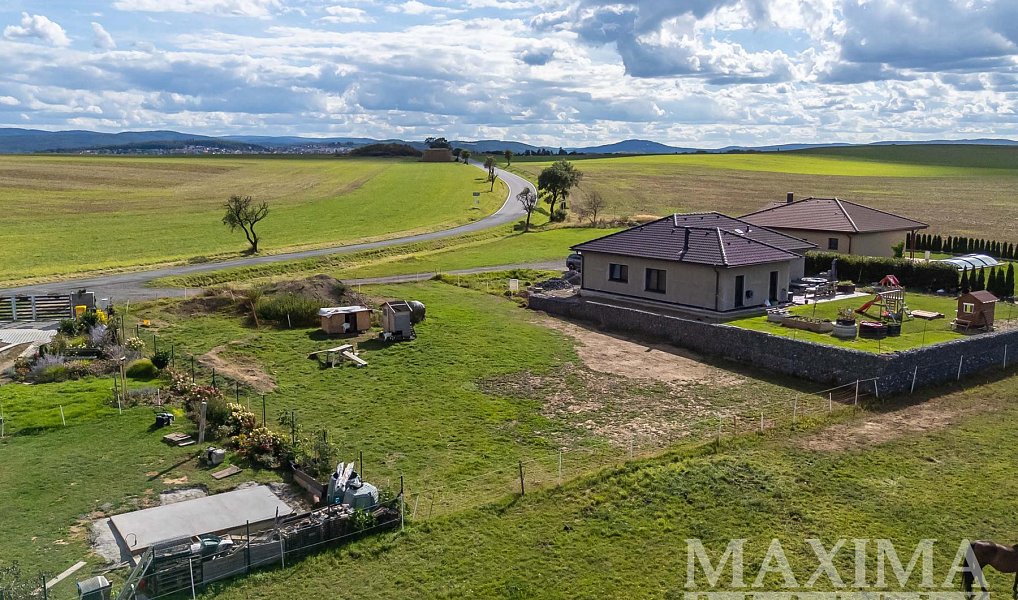 Prodej stavebního pozemku 1 000 m², Chlustina – náhled fotky 15