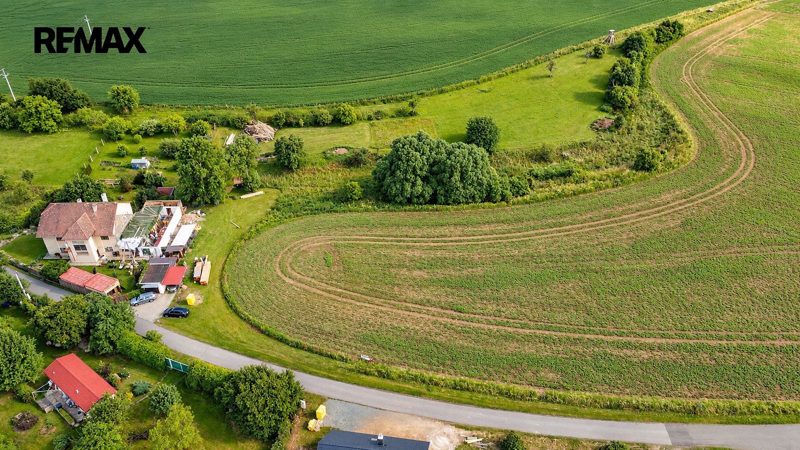 Prodej stavebního pozemku 1 867 m² – fotografie 2
