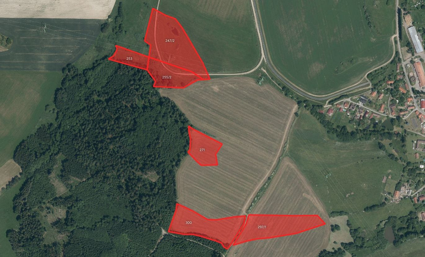 Prodej pole 64 632 m²