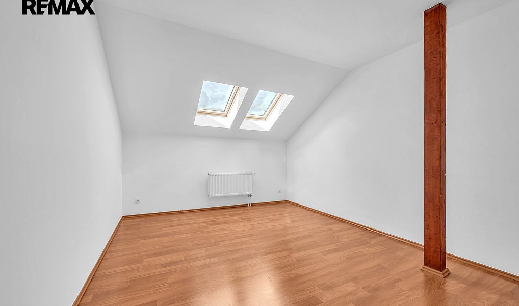 Prodej domu 285 m² s pozemkem 968 m², Šestajovice – náhled fotky 26