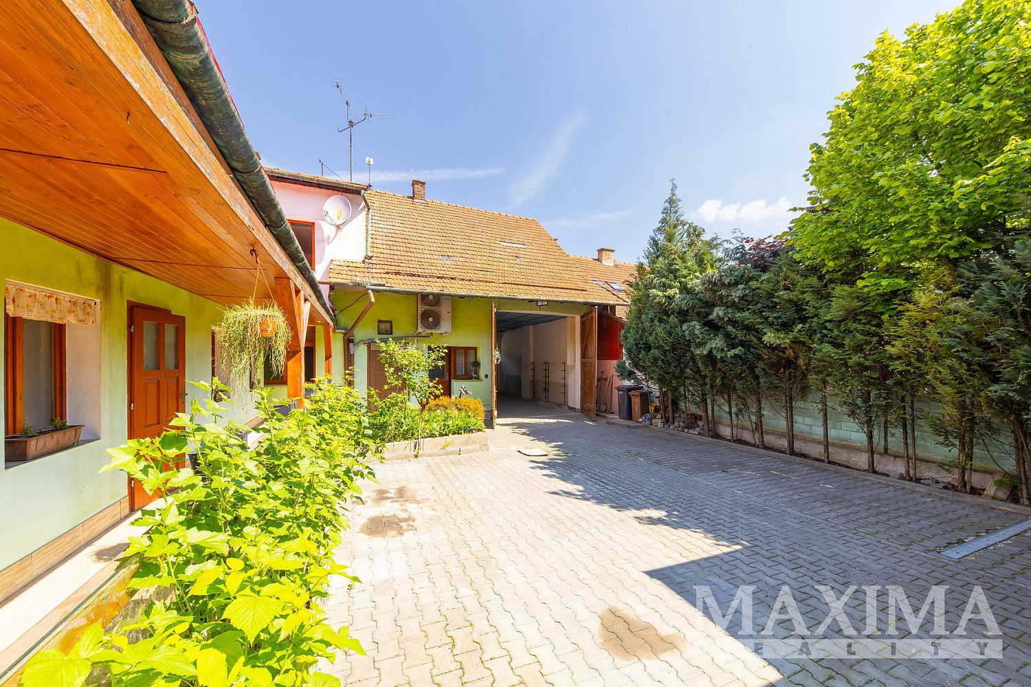 Prodej domu 277 m² s pozemkem 913 m² — photo 2