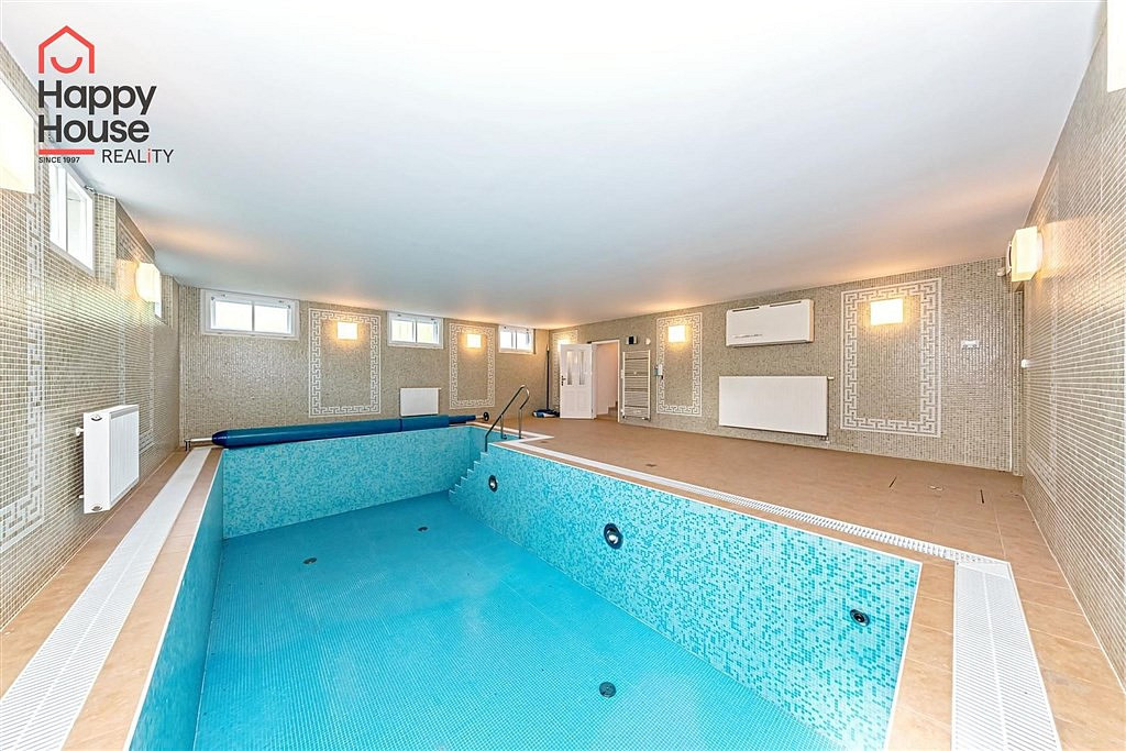 Pronájem domu 827 m² s pozemkem 8 770 m² — photo 2