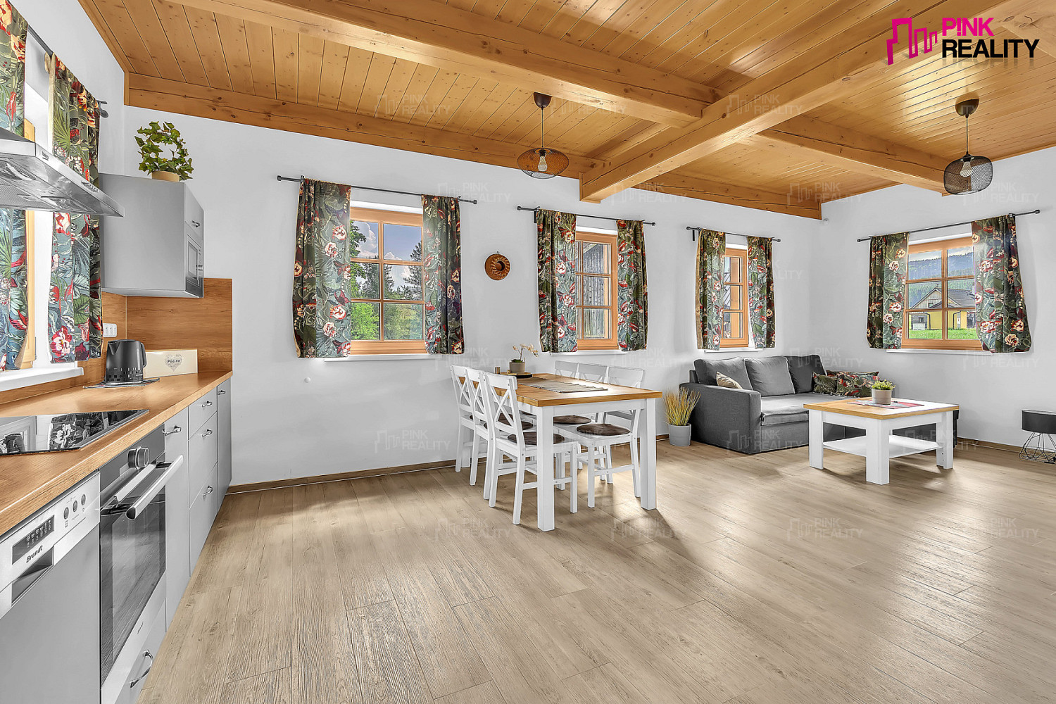Prodej ubytovacího objektu 184 m² — photo 2