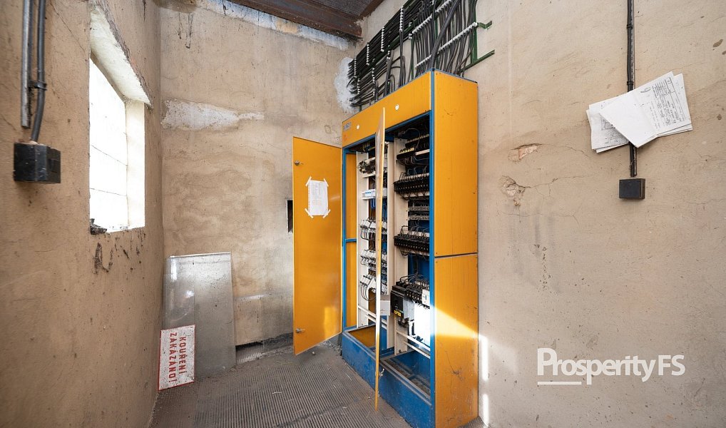 Prodej kanceláře 475 m², Okna – náhled fotky 23